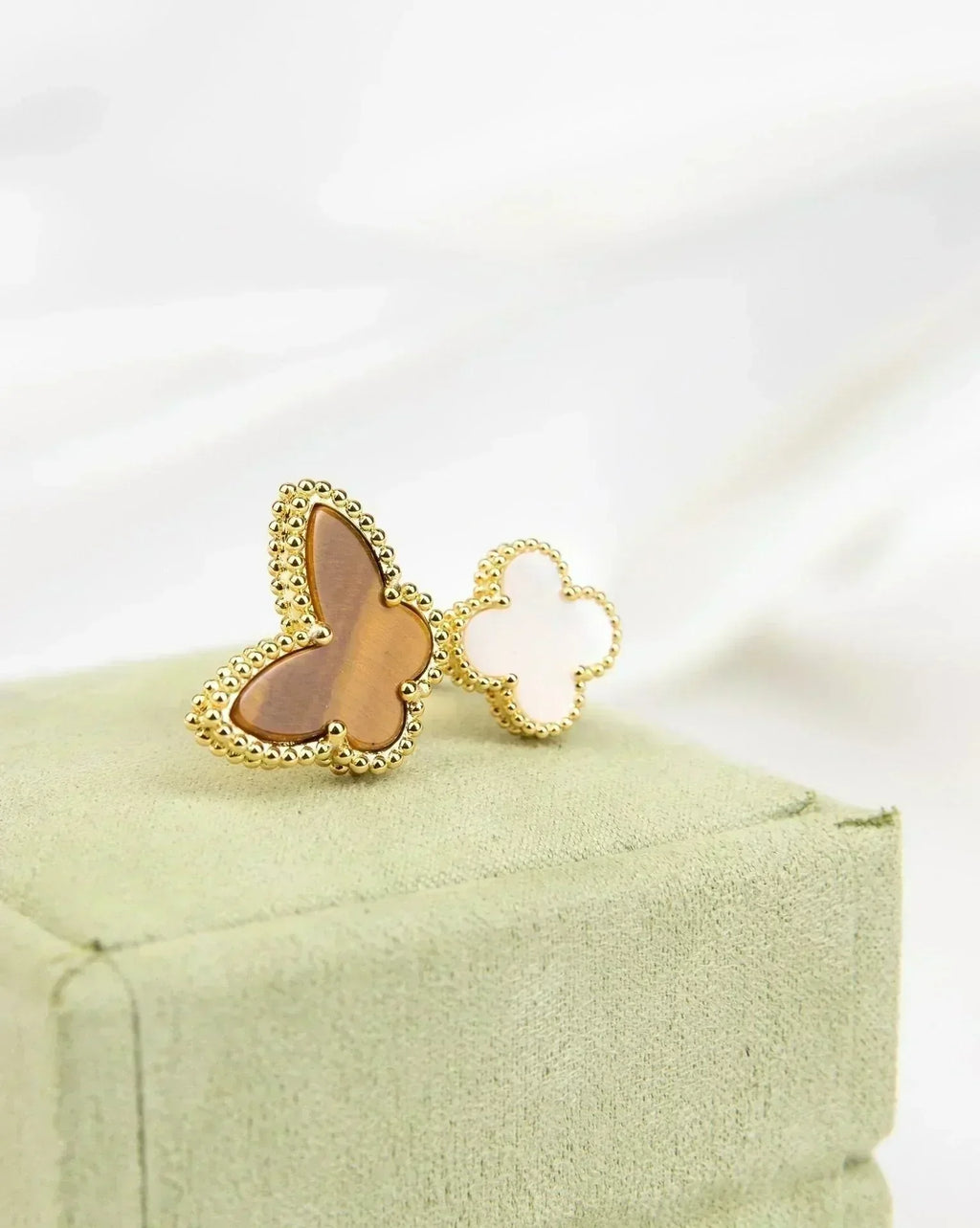 ¡®Lumi¡¯LUCKY BETWEEN THE FINGER RING