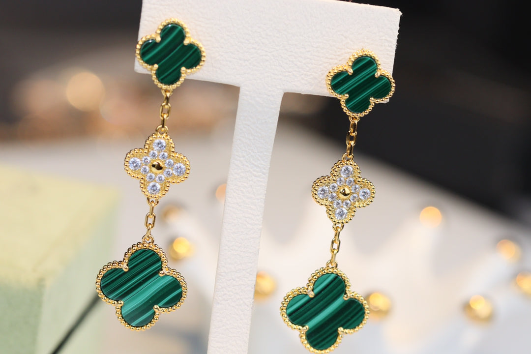 ¡®Lumi¡¯CLOVER EARRINGS GOLD MALACHITE DIAMOND 3 MOTIF