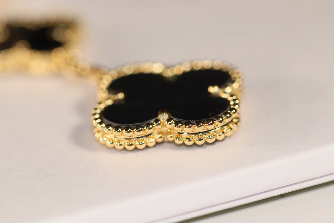 ¡®Lumi¡¯CLOVER EARRINGS GOLD ONYX MOP 3 MOTIF
