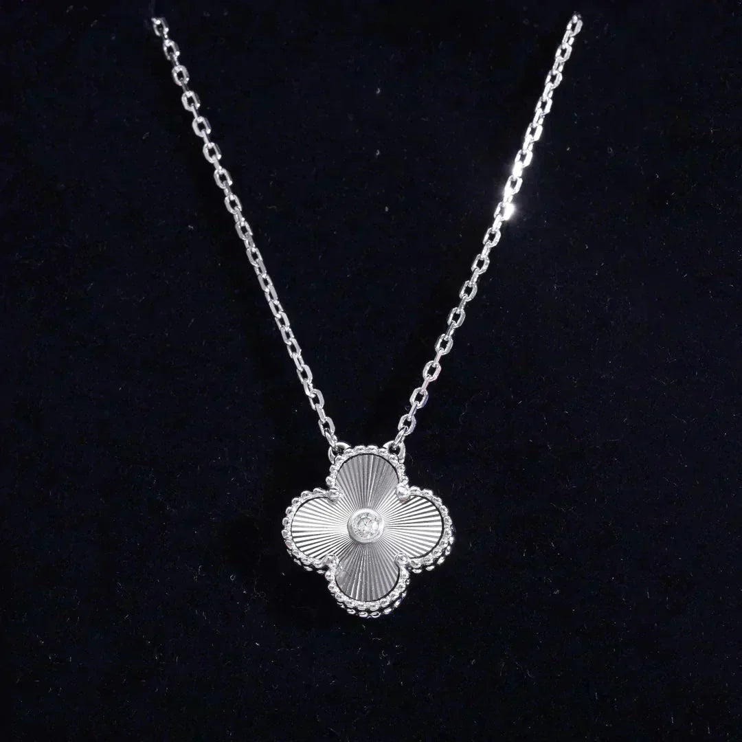 ¡®Lumi¡¯CLOVER  15MM DIAMOND LASER NECKLACE SILVER