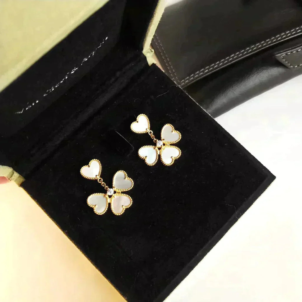 ¡®Lumi¡¯CLOVER SWEET WHITE MOP EARRINGS