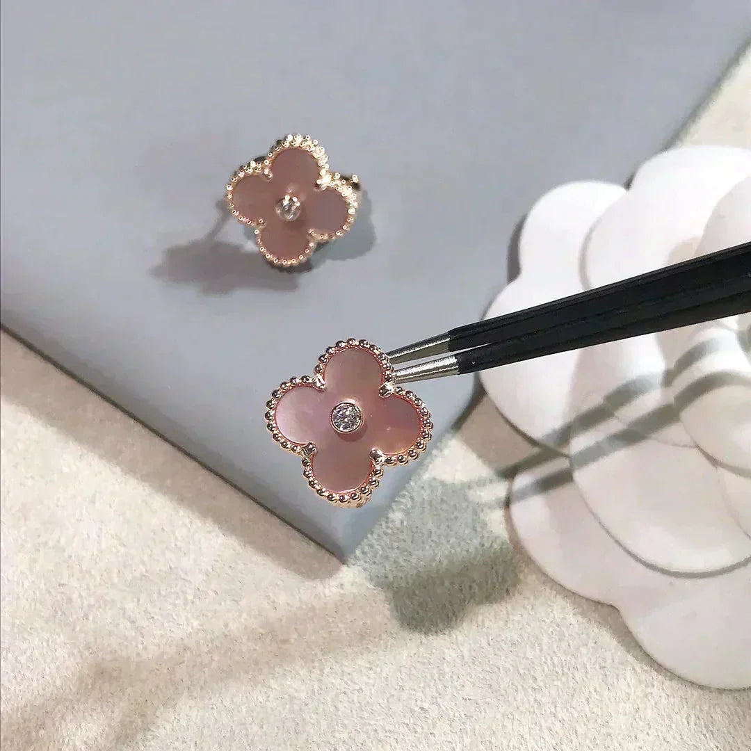 ¡®Lumi¡¯CLOVER MEDIUM 1 MOTIFS  PINK MOP DIAMOND EARRINGS