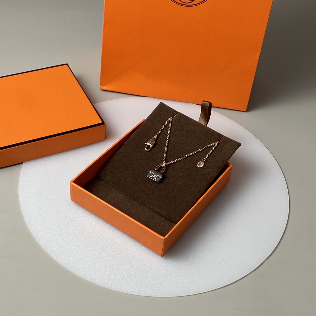 ¡®Lumi¡¯CONSTANCE BLACK PEDANT PINK GOLD NECKLACE