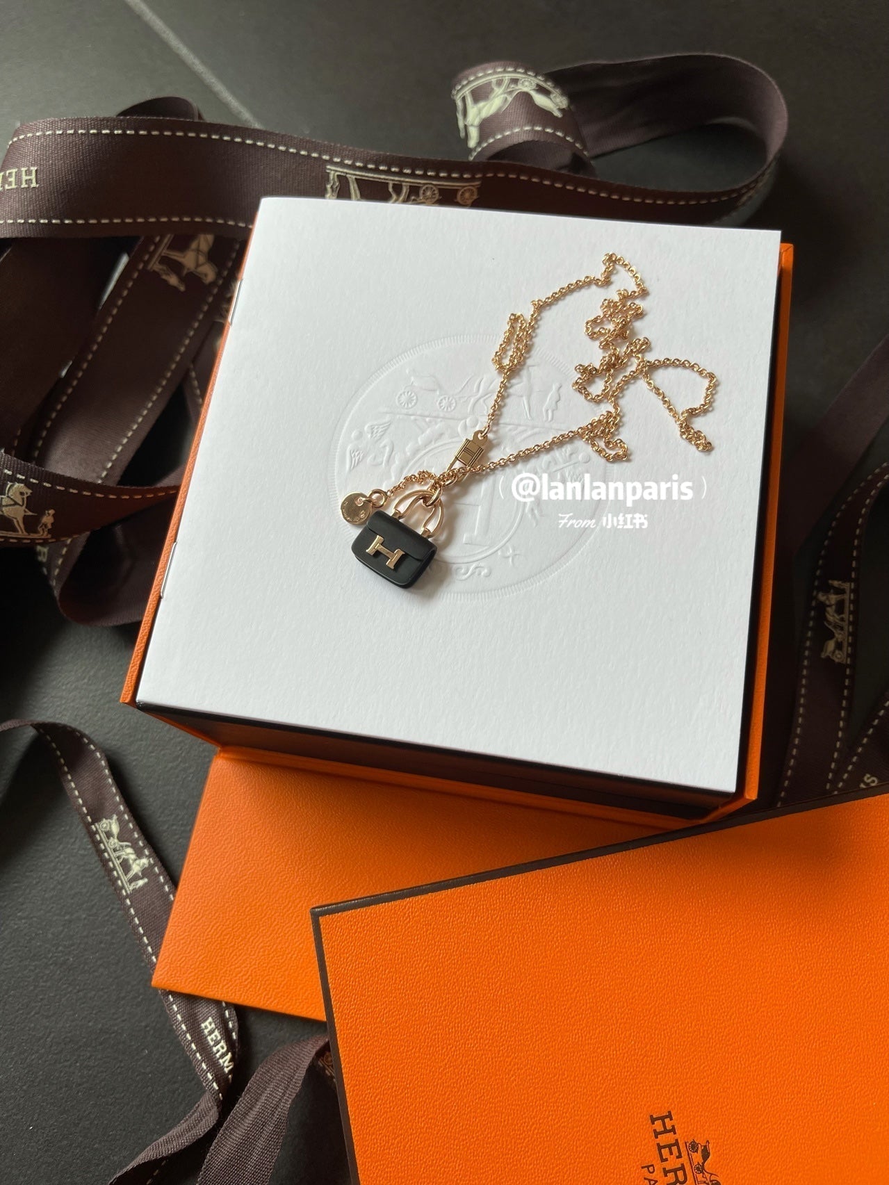 ¡®Lumi¡¯CONSTANCE BLACK PEDANT PINK GOLD NECKLACE