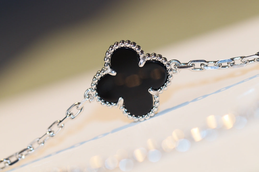 ¡®Lumi¡¯CLOVER 20 MOTIFS ONYX DIAMOND SILVER