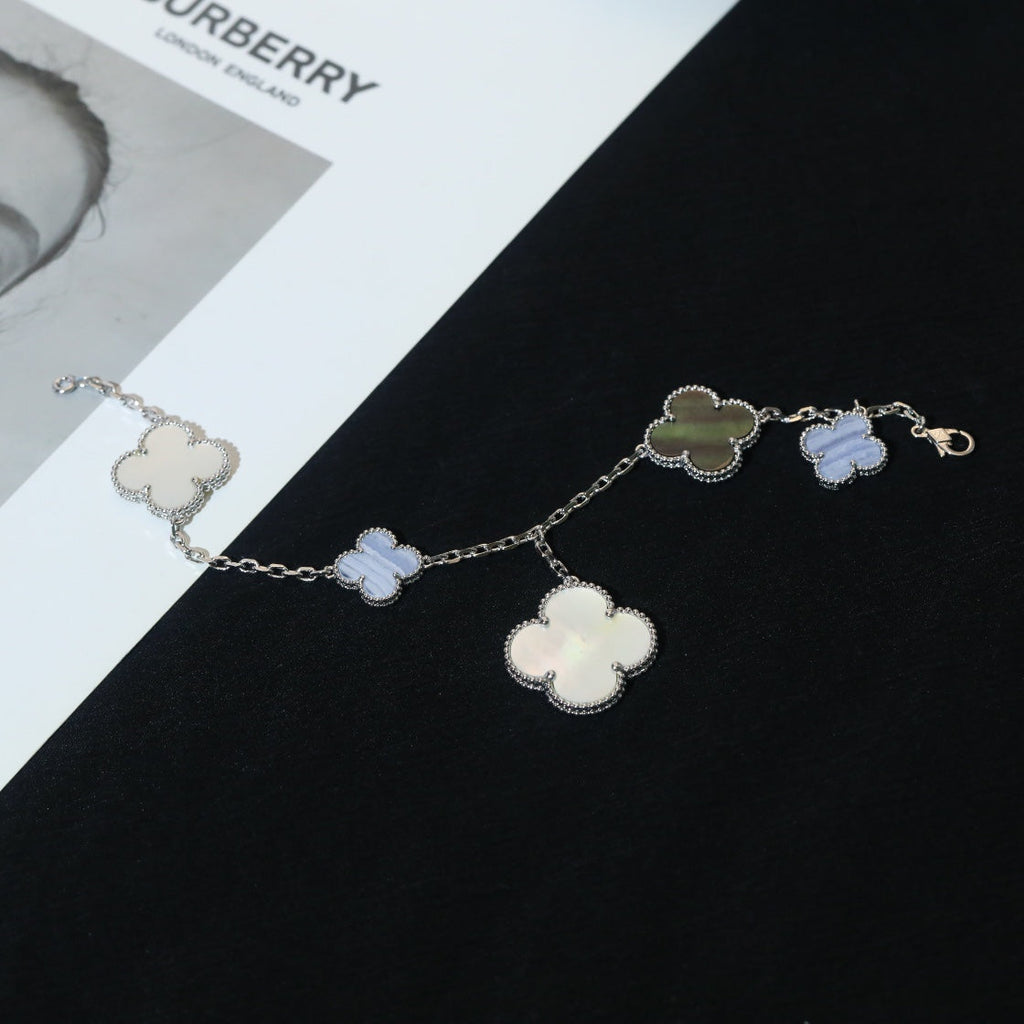 ¡®Lumi¡¯CLOVER BRACELET 5 MOTIFS MOP CHALCEDONY SILVER