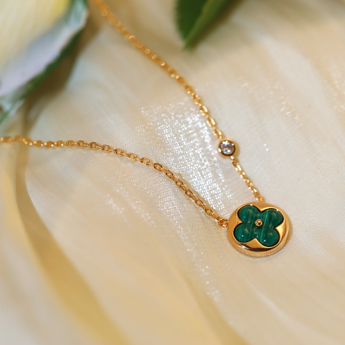 ¡®Lumi¡¯SUN PEDANT PINK GOLD 1 DIAMOND NECKLACE