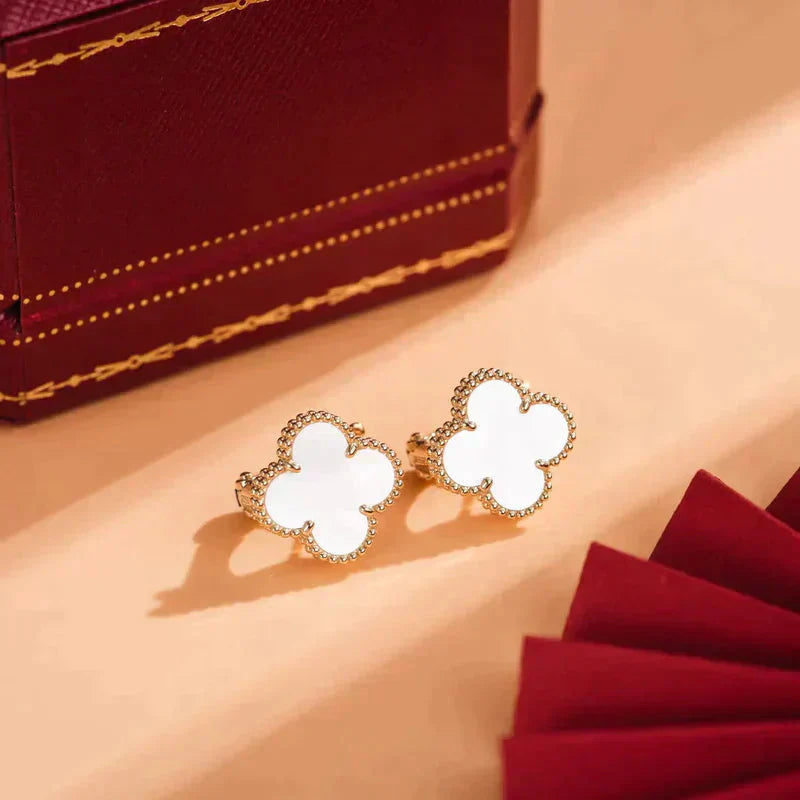 ¡®Lumi¡¯CLOVER MEDIUM 1 MOTIFS  WHITE MOP STUD EARRINGS