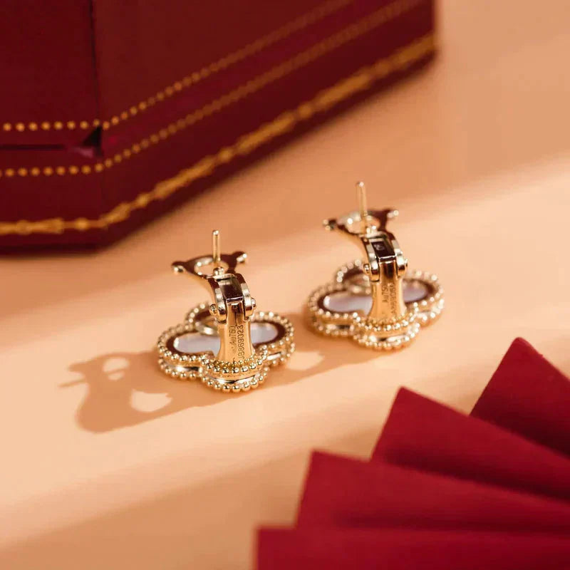 ¡®Lumi¡¯CLOVER MEDIUM 1 MOTIFS  WHITE MOP STUD EARRINGS