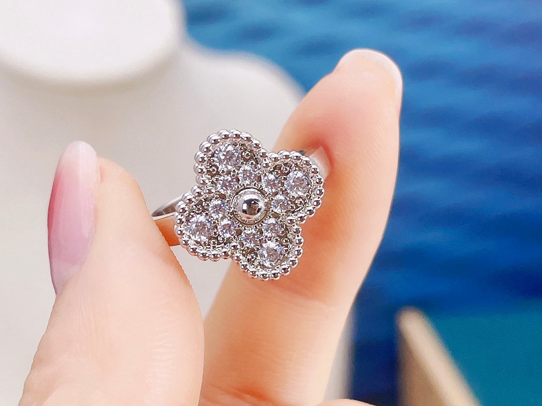¡®Lumi¡¯CLOVER DIAMOND RING
