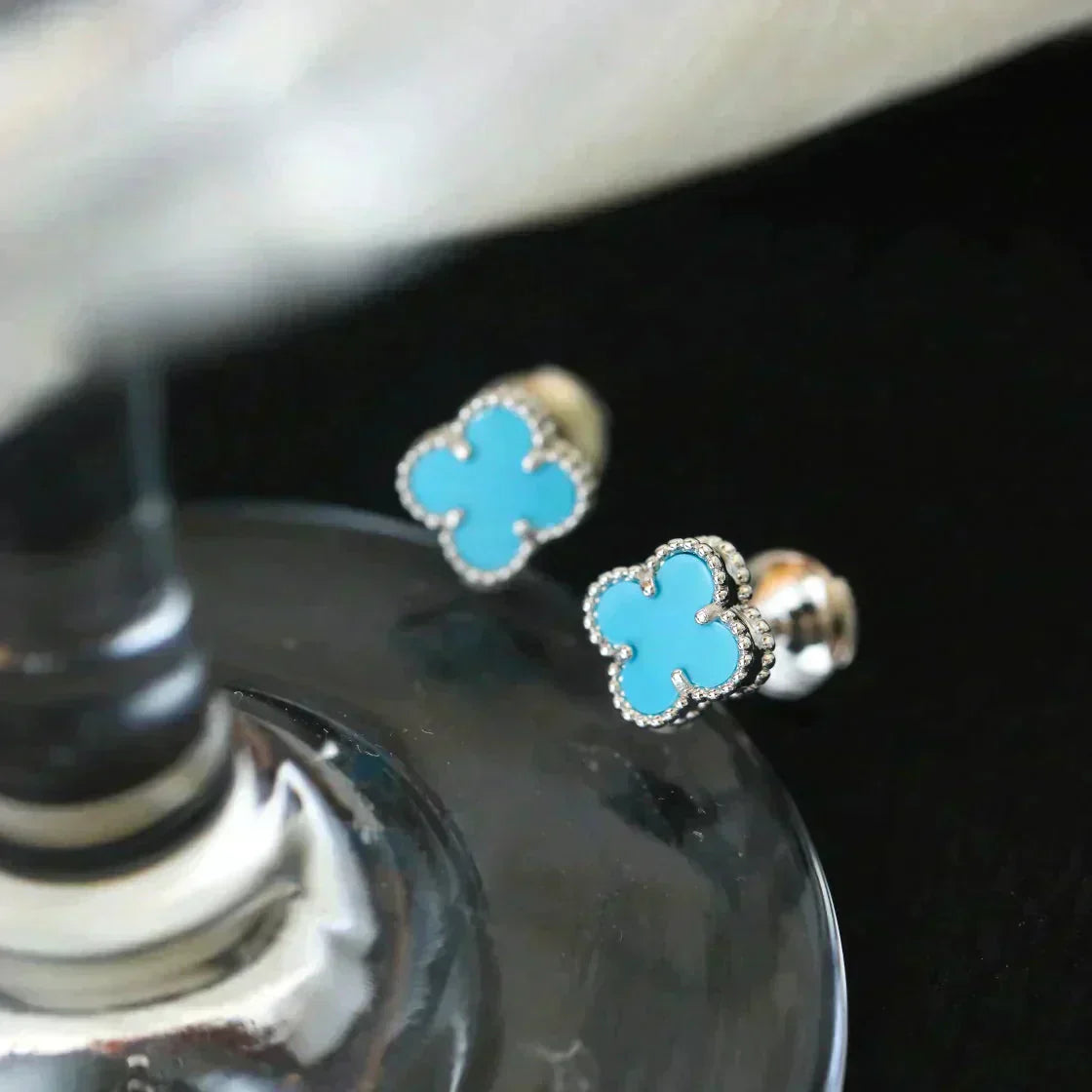 ¡®Lumi¡¯CLOVER MINI 9.5MM ONYX STUD EARRINGS SILVER