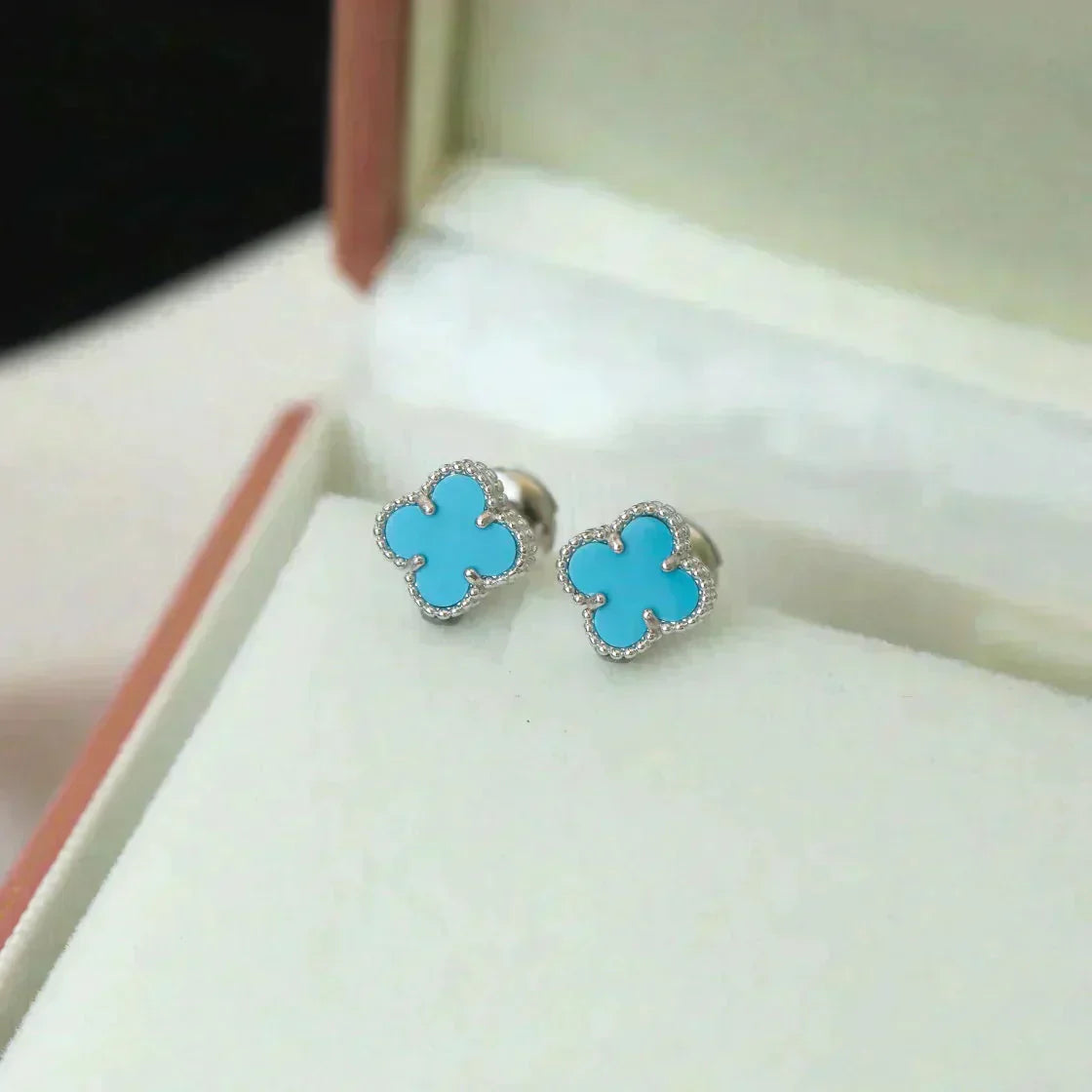 ¡®Lumi¡¯CLOVER MINI 9.5MM ONYX STUD EARRINGS SILVER