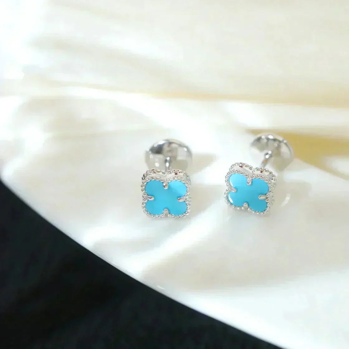 ¡®Lumi¡¯CLOVER MINI 9.5MM ONYX STUD EARRINGS SILVER