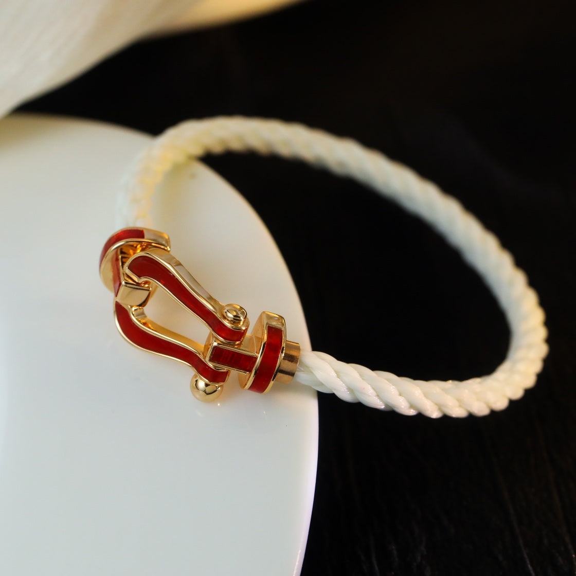 ¡®Lumi¡¯FORCE 10 WHITE TEXTILE DIAMOND PAVED