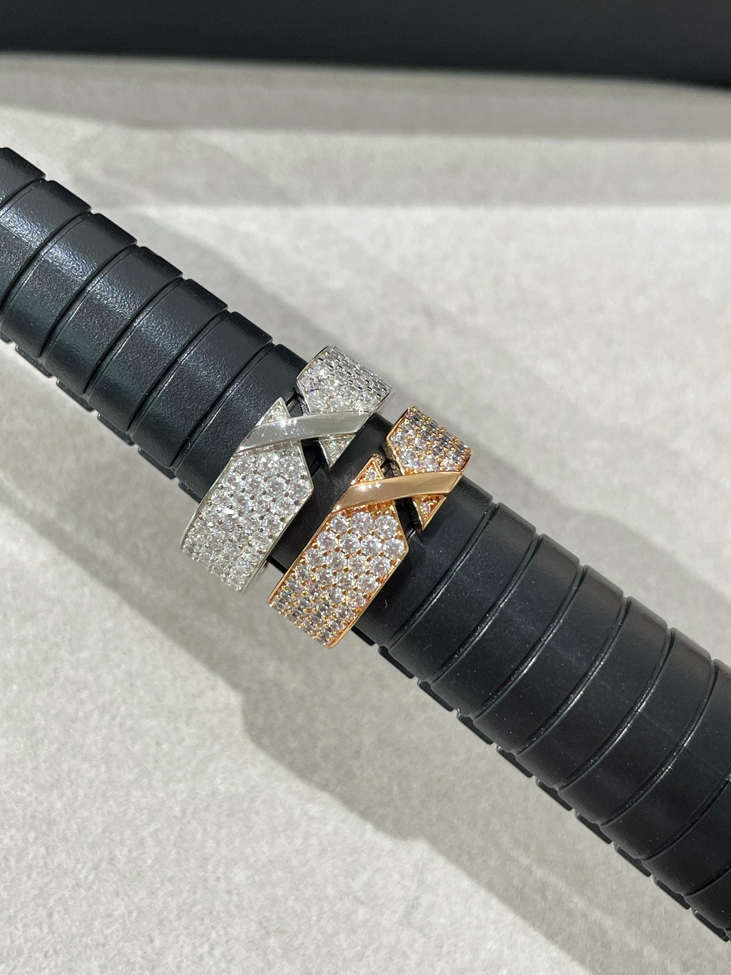 ¡®Lumi¡¯LIENS EVIDENCE  DIAMOND PAVED RING