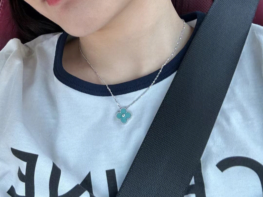 ¡®Lumi¡¯CLOVER 1 DIAMOND LIGHT BLUE SILVER NECKLACE