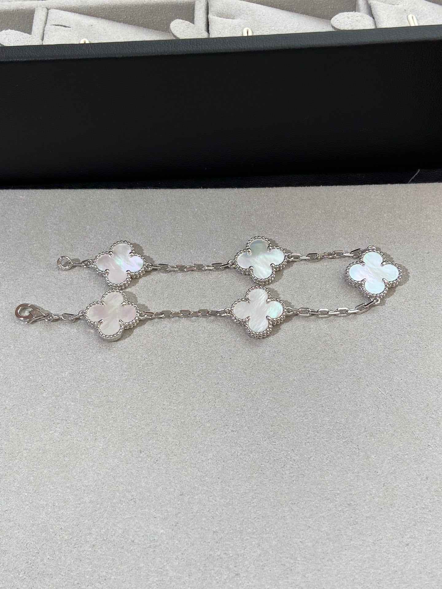 [Lumi]New CLOVER WHITE PEARL MOP 5 MOTIF BRACELET COLLECTION
