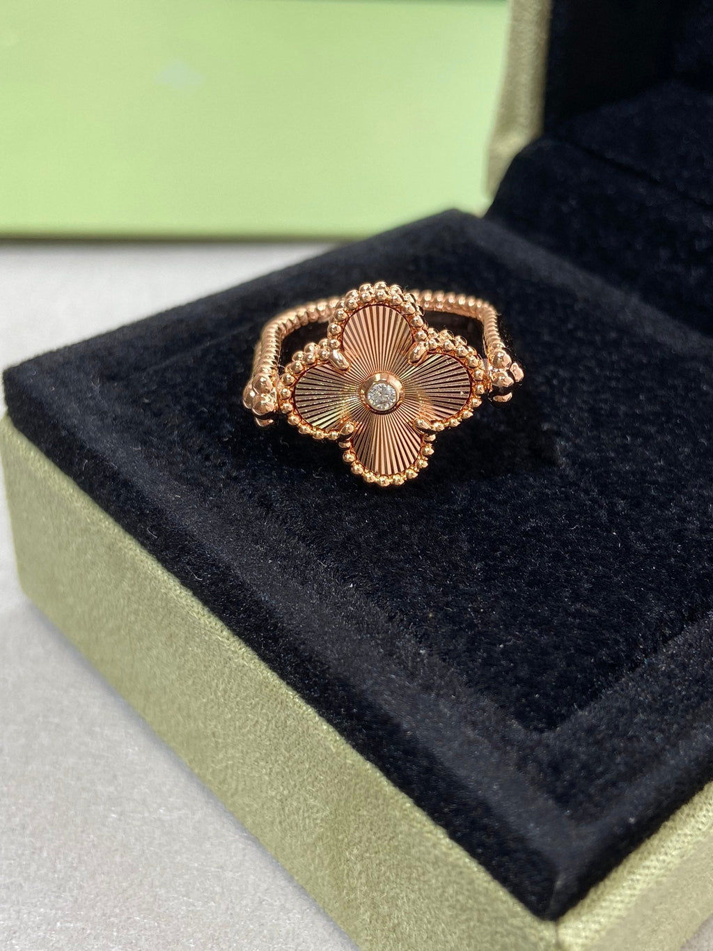 ¡®Lumi¡¯CLOVER RIVERSIBLE ROSE GOLD RING