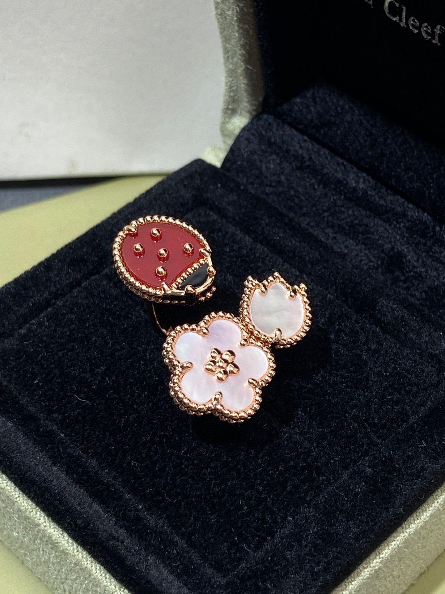 ¡®Lumi¡¯LUCKY 3 MOTIF ROSE GOLD RING