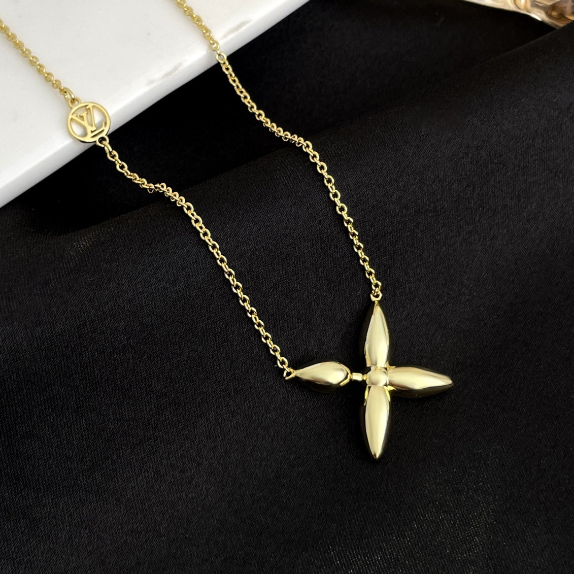 ¡®Lumi¡¯LOUISETTE GOLD NECKLACE
