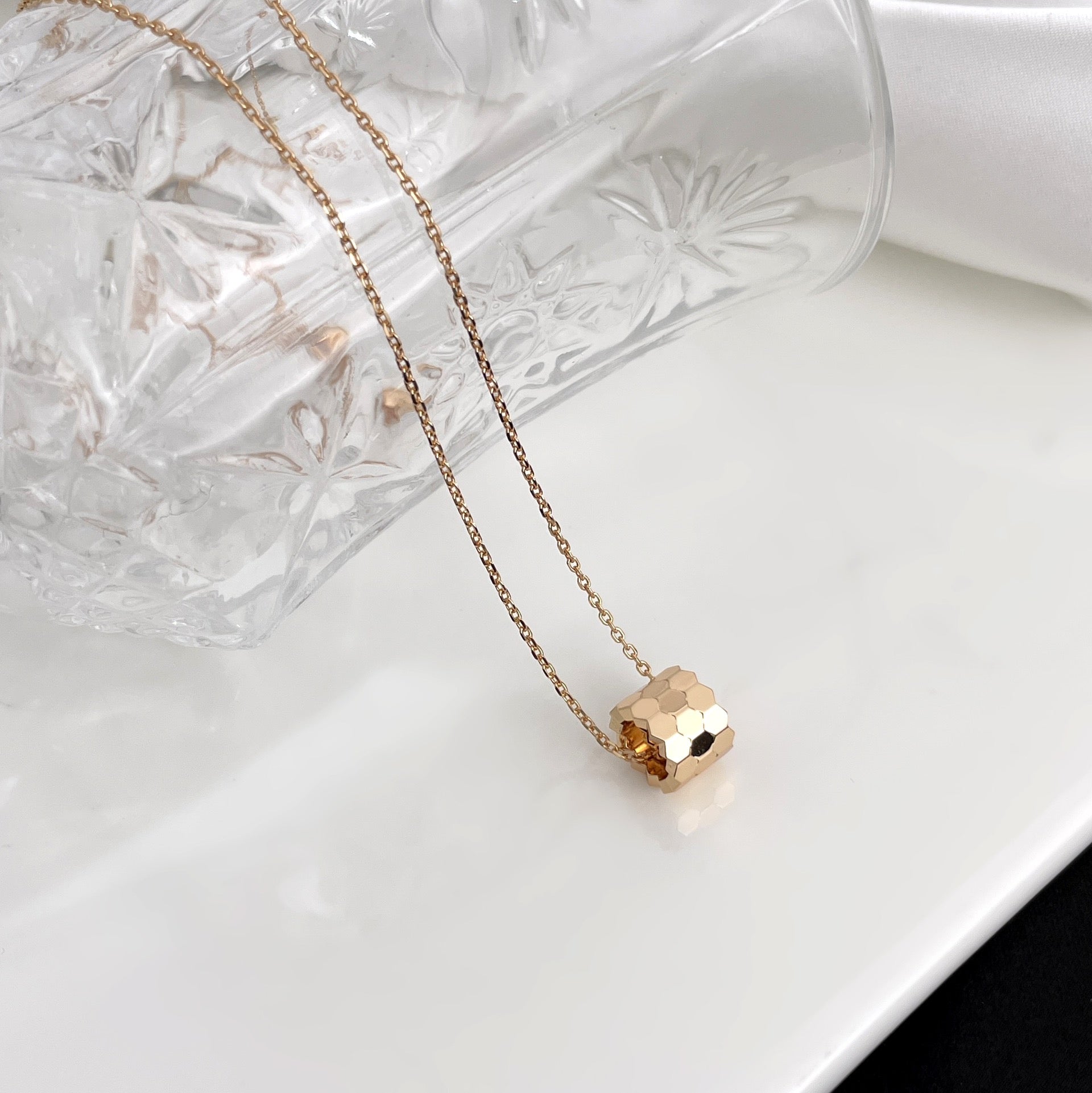 ¡®Lumi¡¯BEE MINI NECKLACE