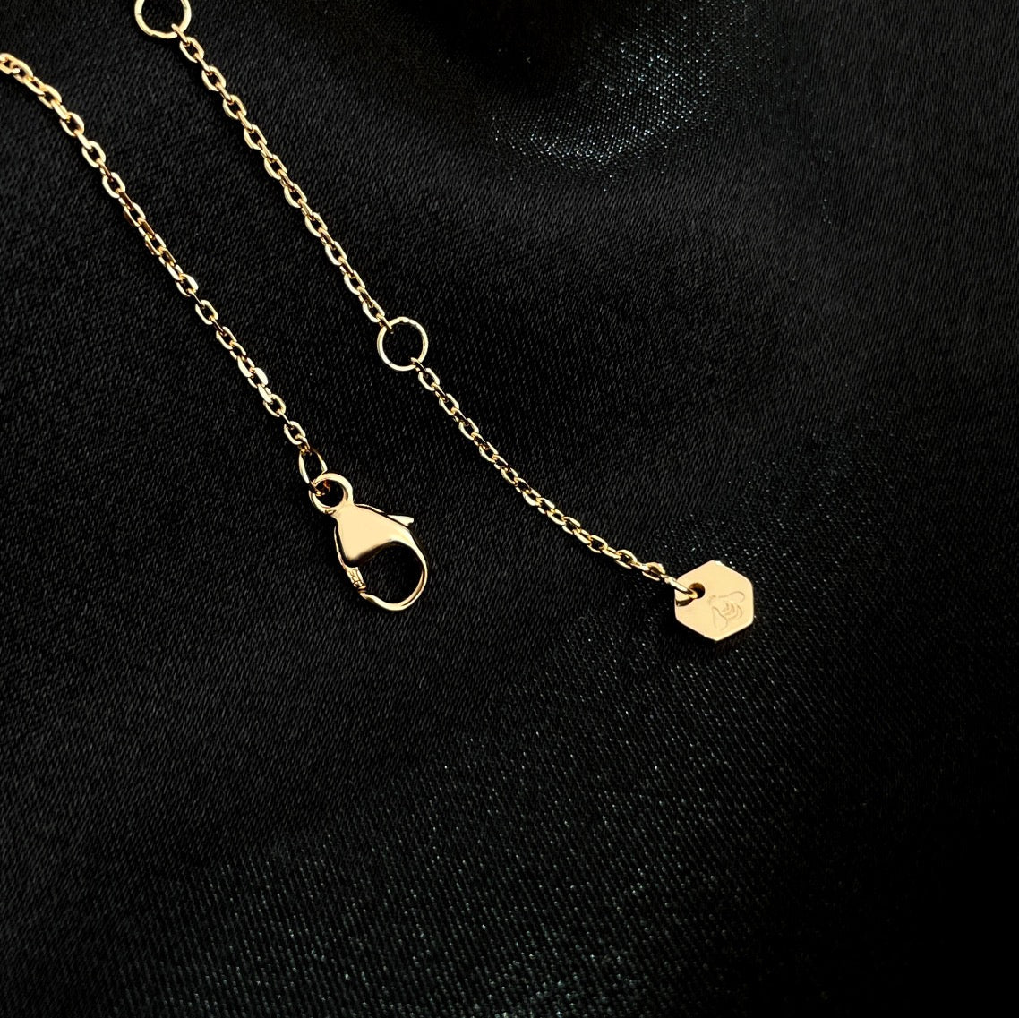 ¡®Lumi¡¯BEE MINI NECKLACE