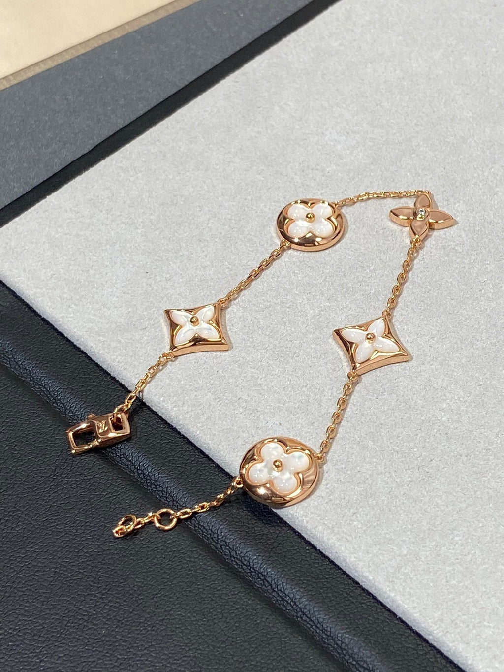 ¡®Lumi¡¯STAR AND SUN 5 MOTIF MOP PINK GOLD BRACELET