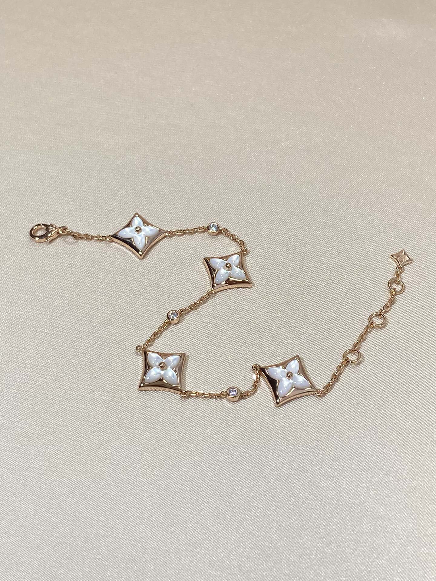 ¡®Lumi¡¯STAR 4 MOTIF MOP DIAMOND PINK GOLD BRACELET