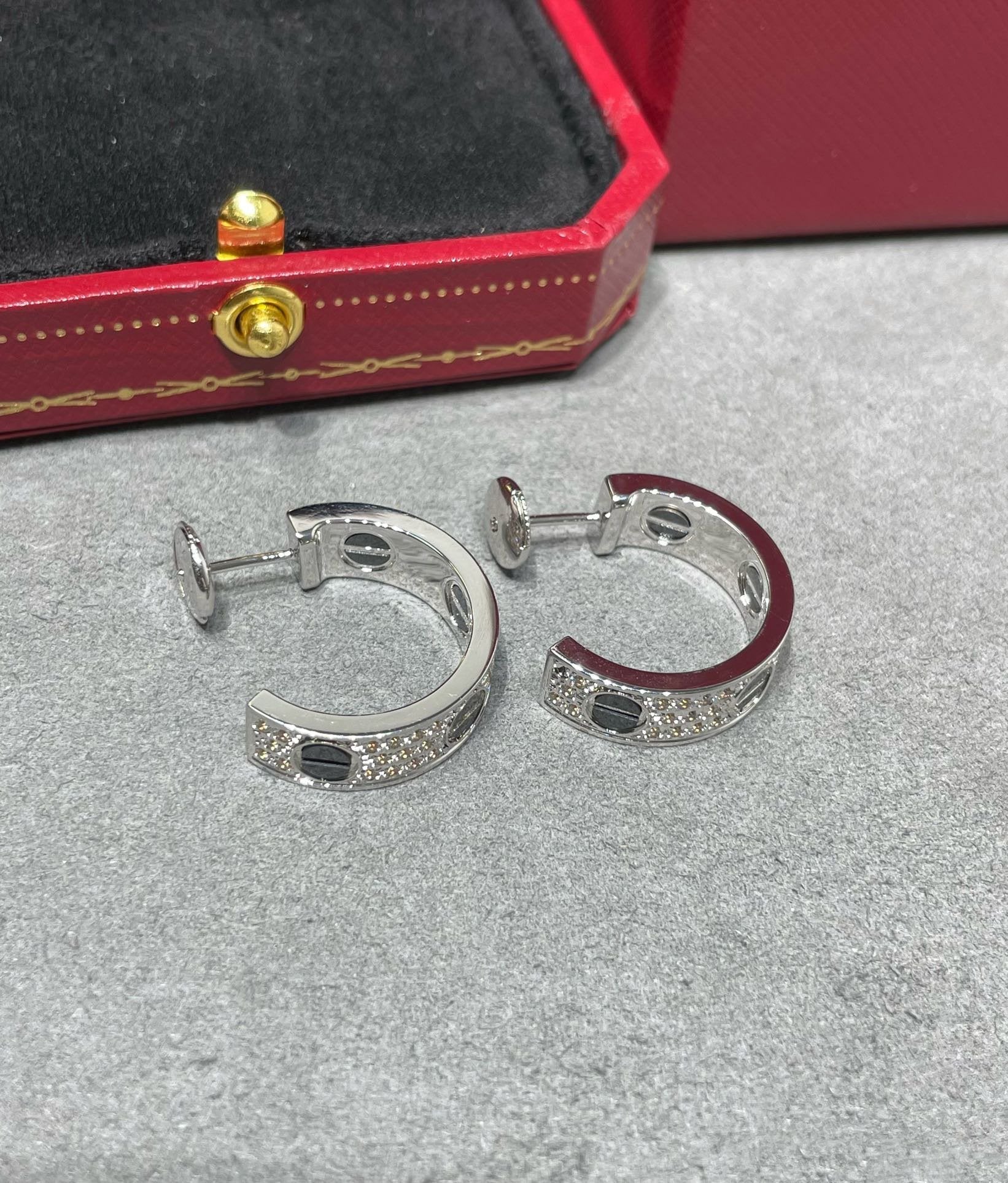 ¡®Lumi¡¯LOVE CERAMIC DIAMOND PAVED SILVER EARRINGS