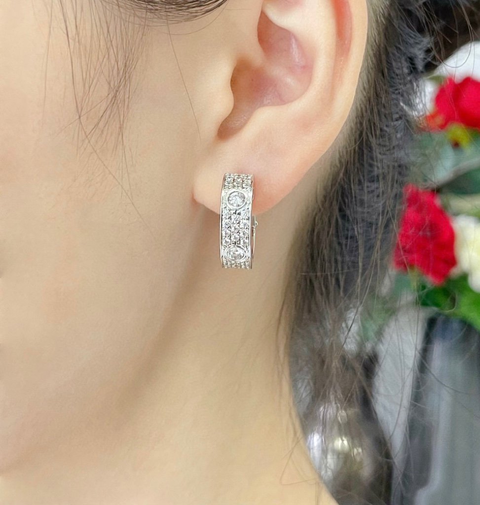 ¡®Lumi¡¯LOVE 5.5MM DIAMOND PAVED EARRINGS