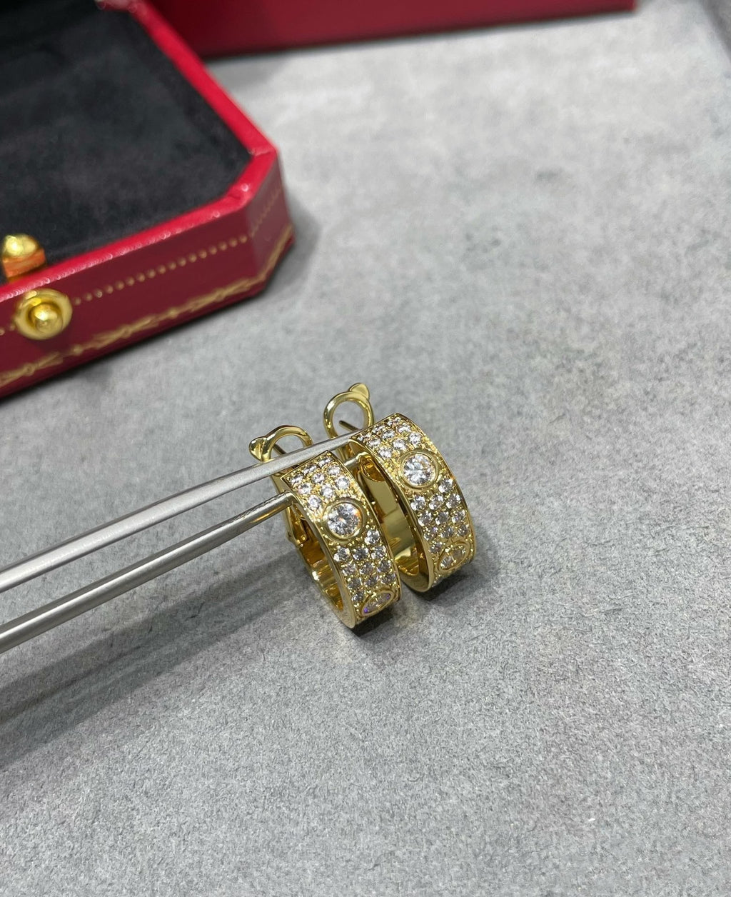 ¡®Lumi¡¯LOVE 5.5MM DIAMOND PAVED EARRINGS