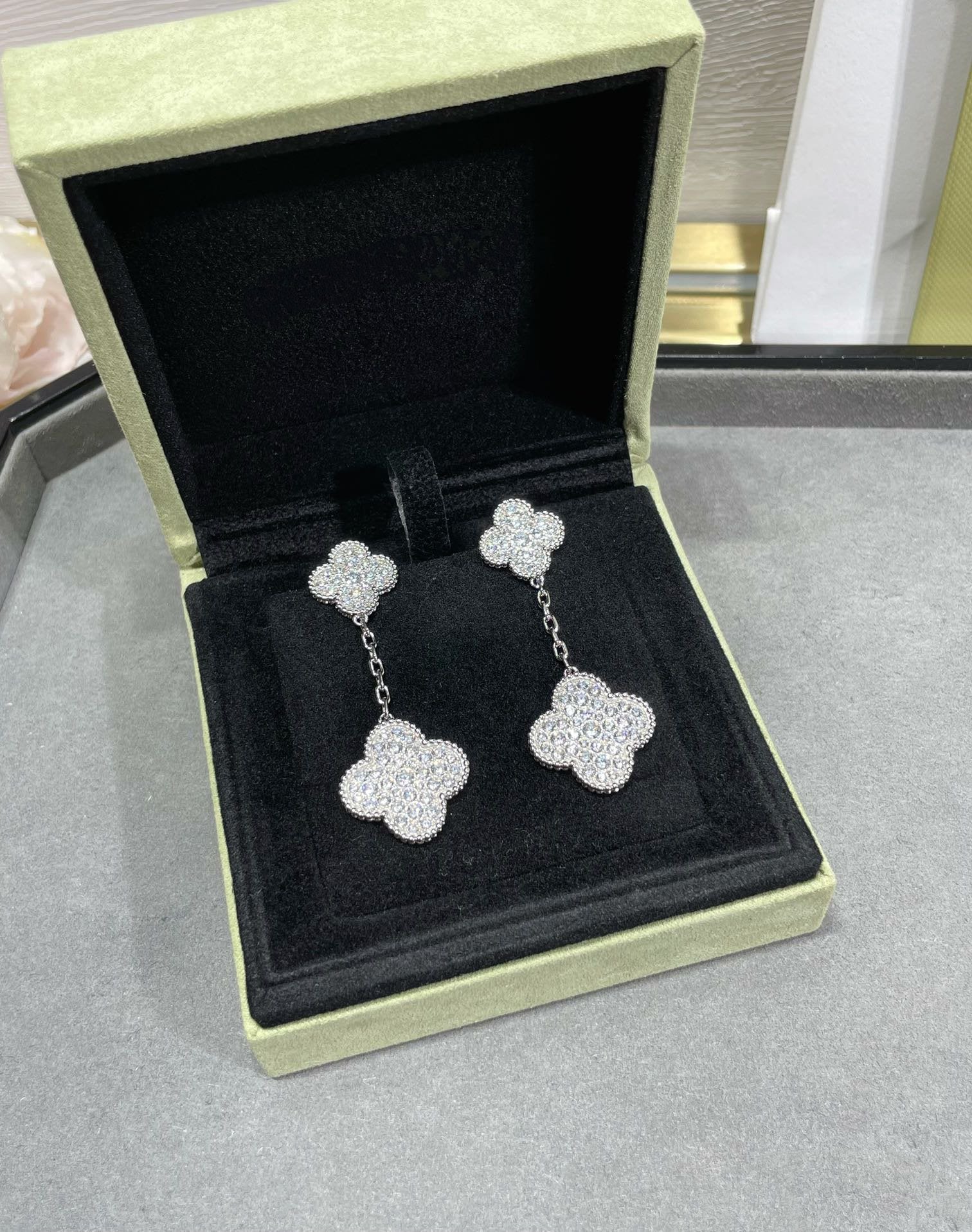 ¡®Lumi¡¯CLOVER 2 MOTIFS DIAMOND PAVED SILVER EARRINGS