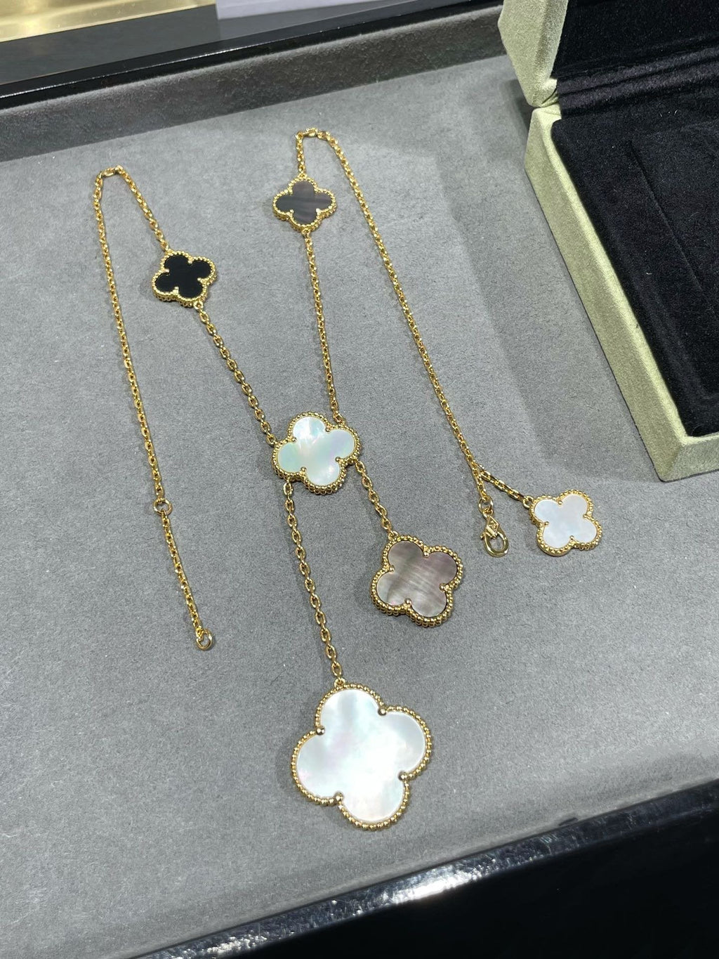 ¡®Lumi¡¯CLOVER 6 MOTIF MOP ONYX GOLD NECKLACE