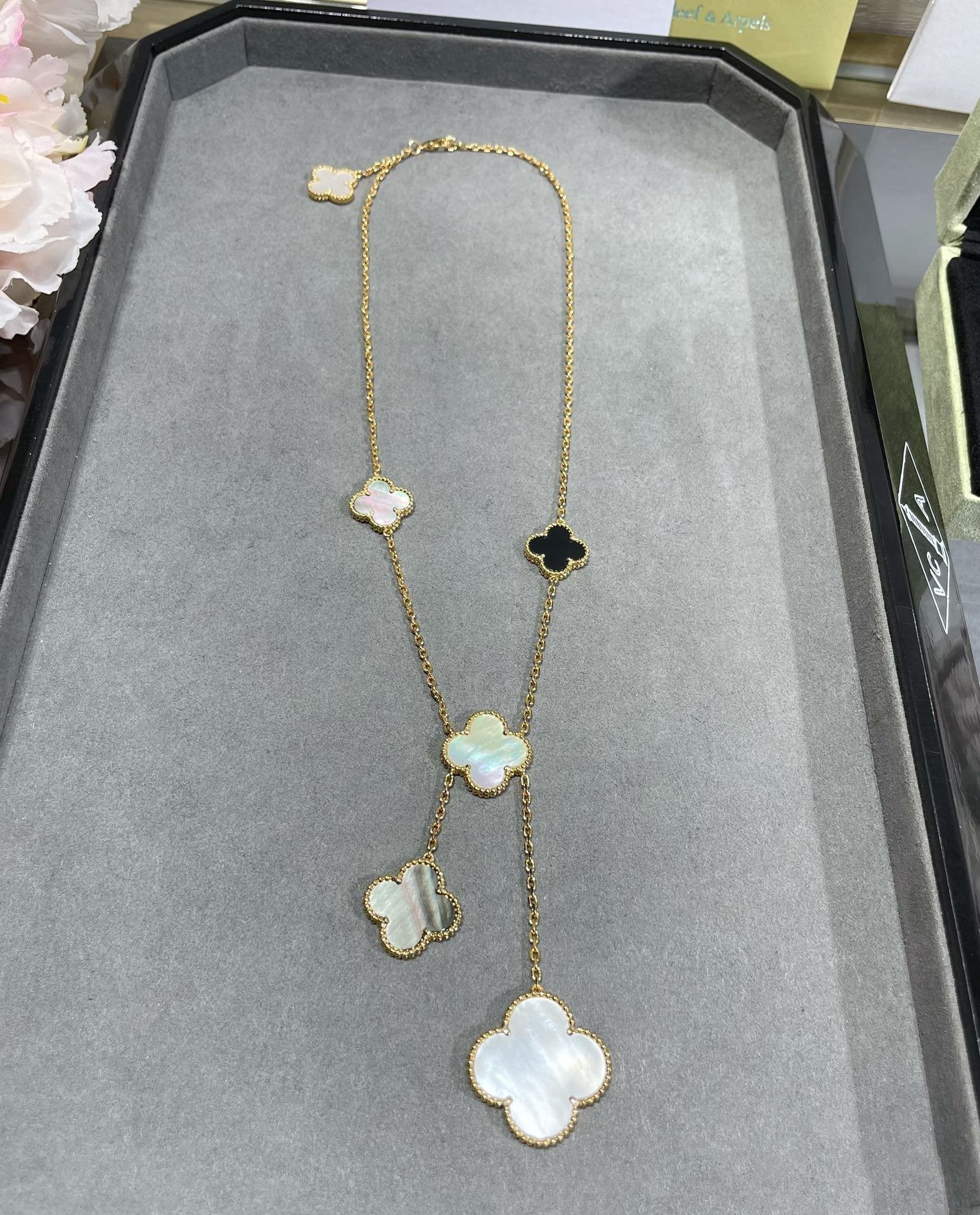 ¡®Lumi¡¯CLOVER 6 MOTIF MOP ONYX GOLD NECKLACE