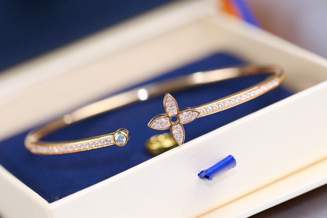¡®Lumi¡¯IDYLLE PINK GOLD OPEN BRACELET DIAMOND PAVED