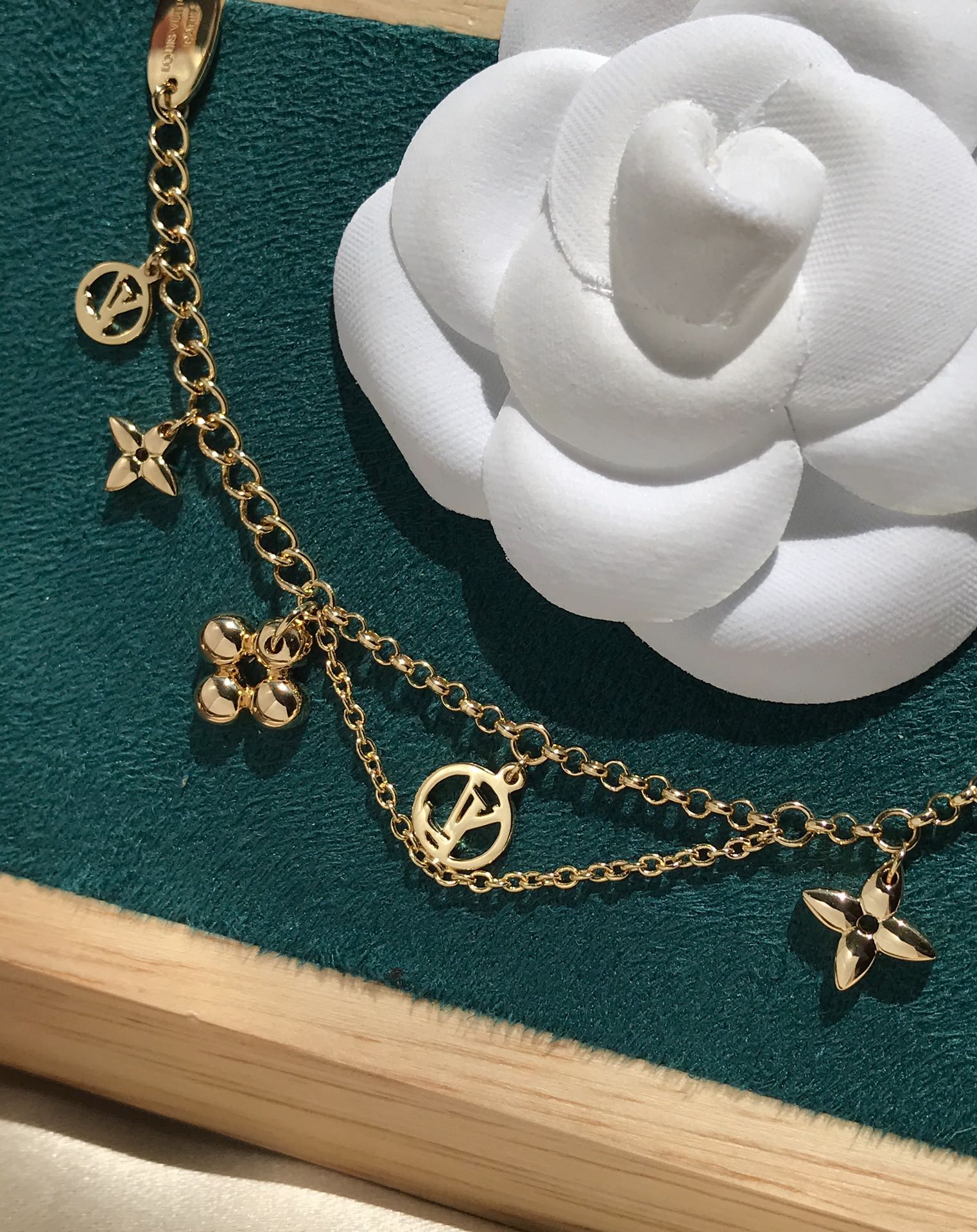 ¡®Lumi¡¯BLOOMING PINK GOLD MOP BRACELET