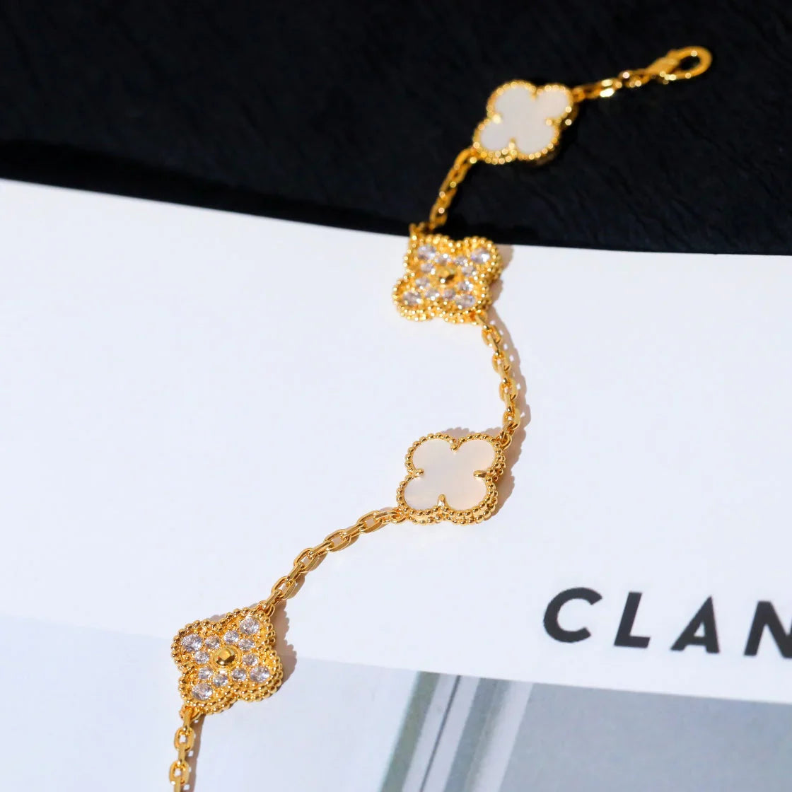 [Lumi jewelry]CLOVER WHITE PEARL MOP 5 MOTIF BRACELET COLLECTION