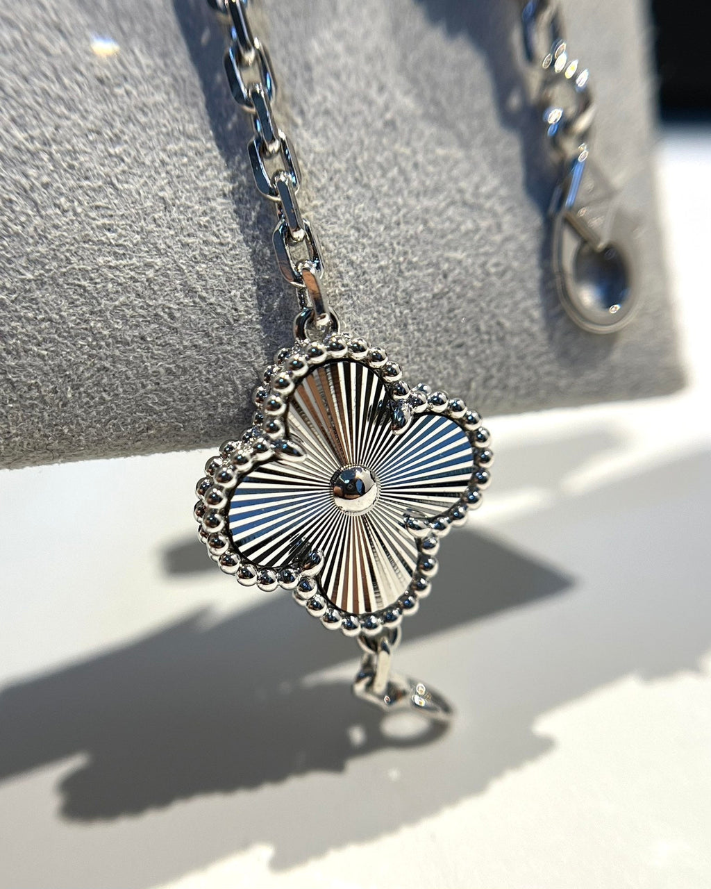 [Lumi jewelry] CLOVER 5 MOTIF LASER BRACELET COLLECTION