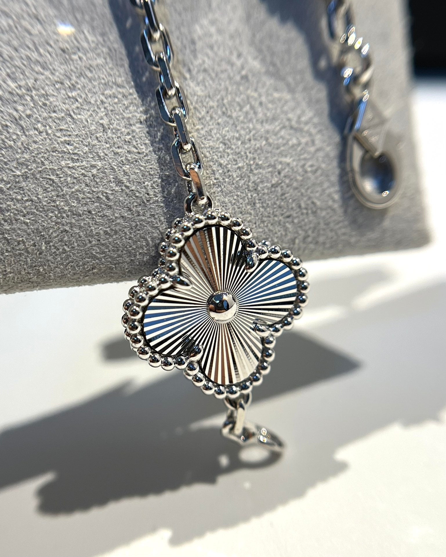 [Lumi jewelry] CLOVER 5 MOTIF LASER BRACELET COLLECTION