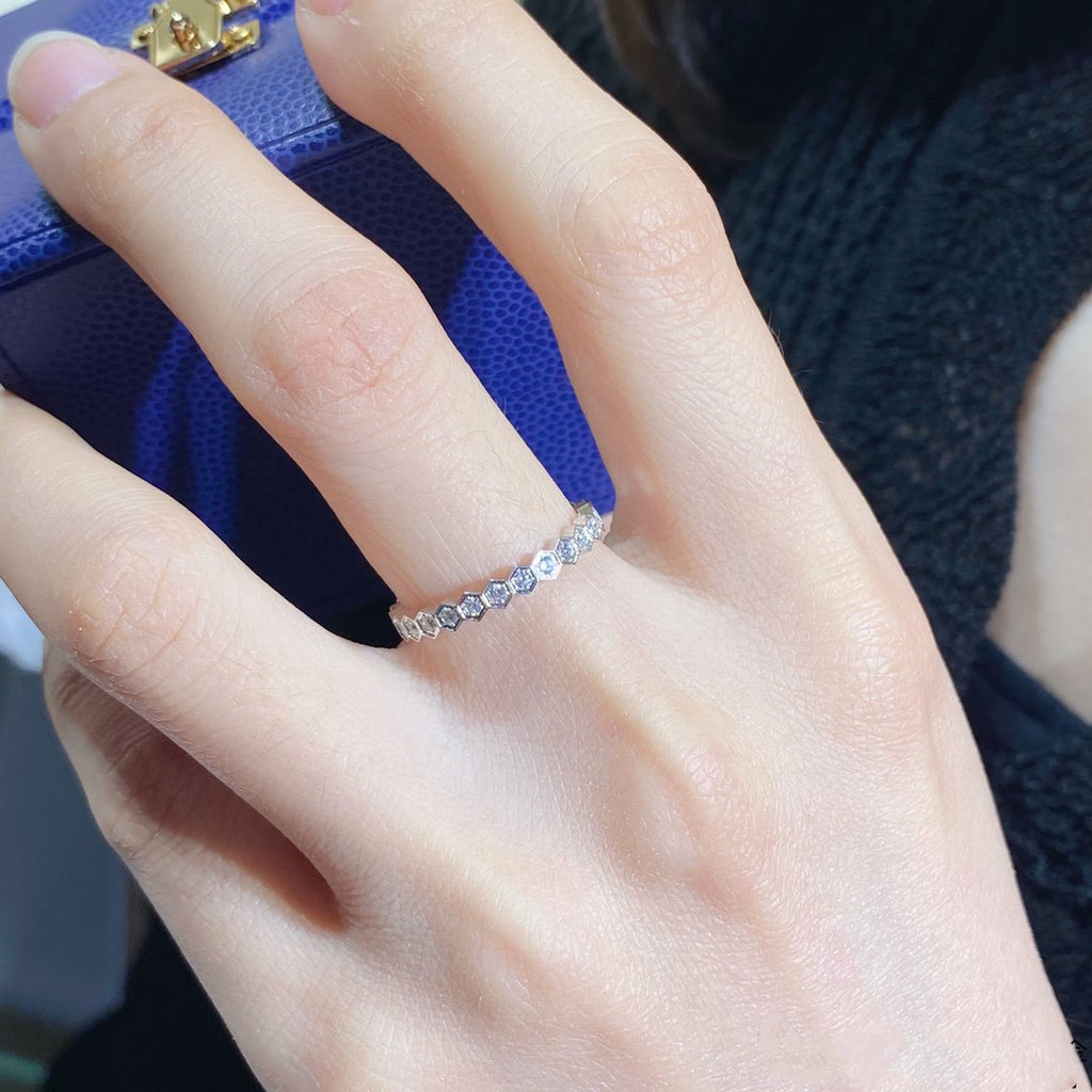 ¡®Lumi¡¯BEE LOVE DIAMOND PAVED SMALL RING