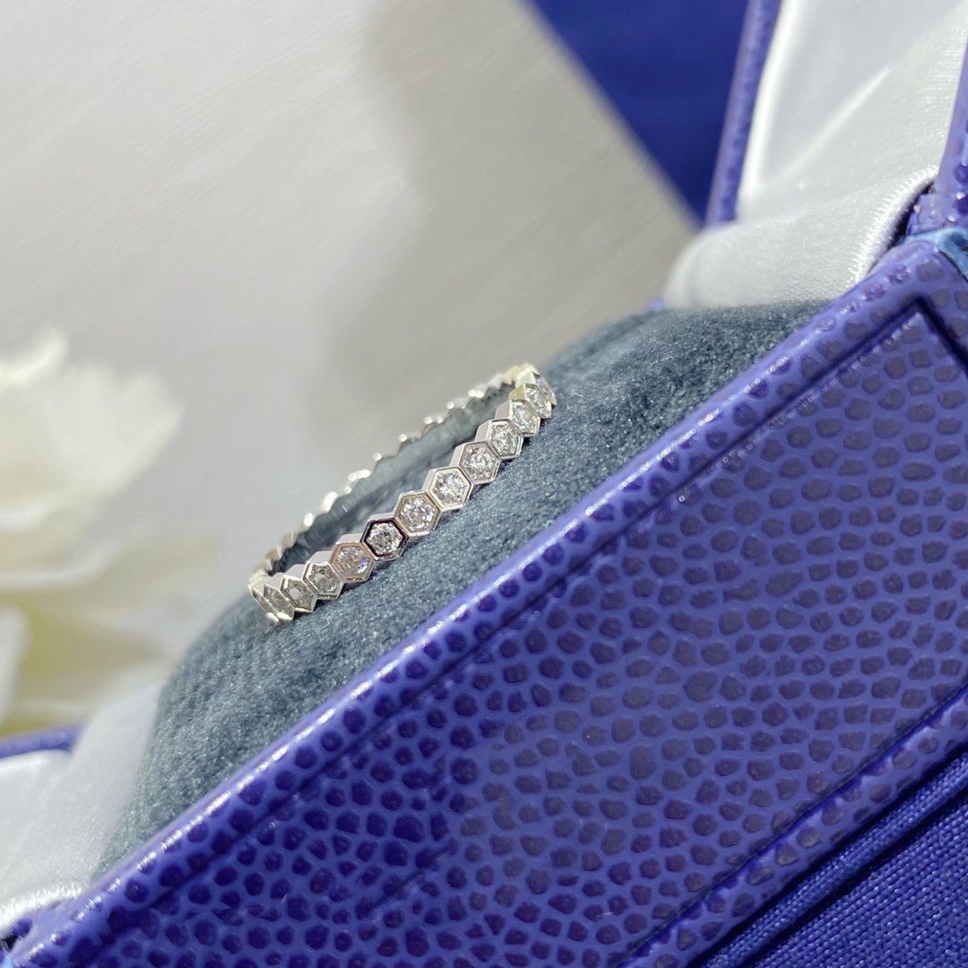 ¡®Lumi¡¯BEE LOVE DIAMOND PAVED SMALL RING