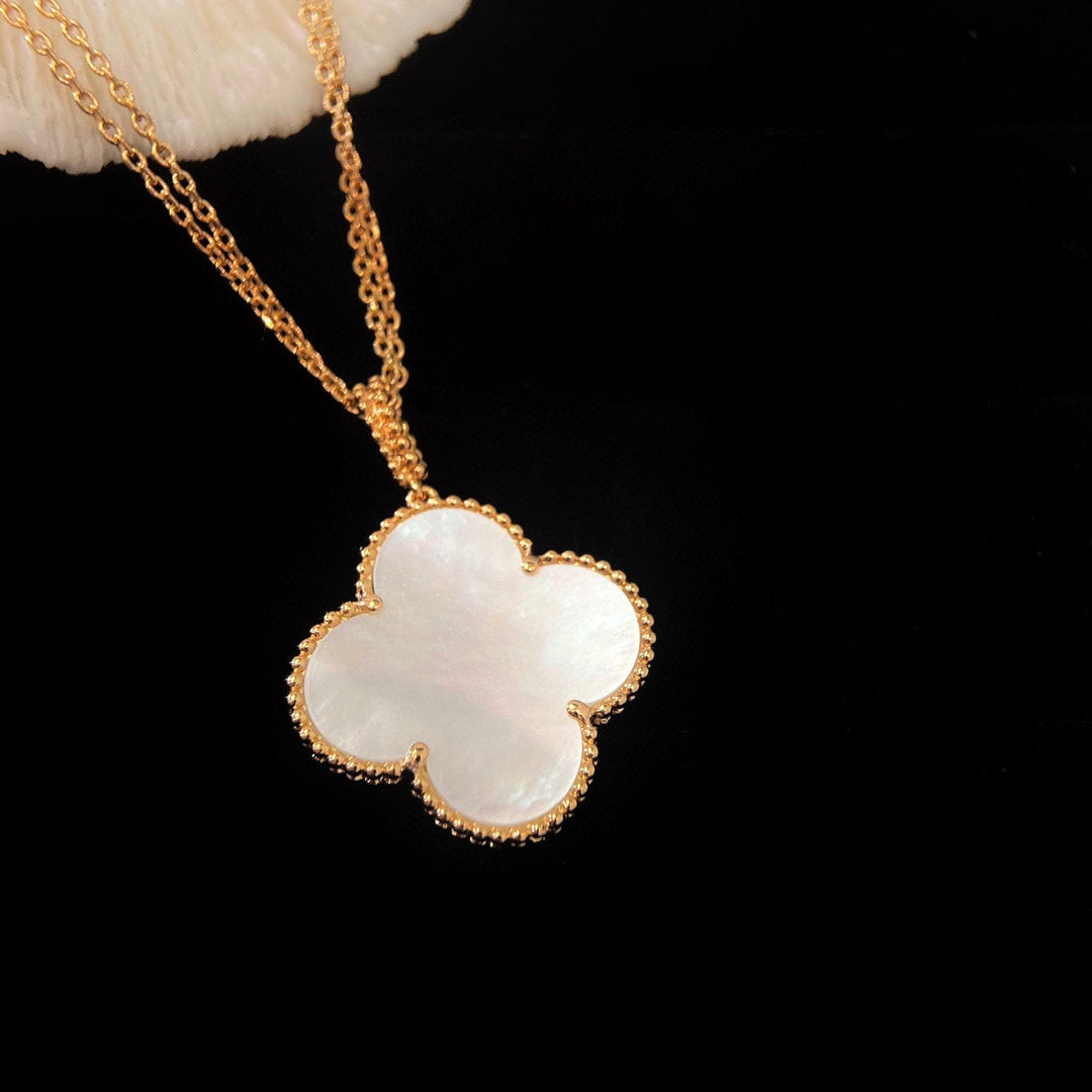 ¡®Lumi¡¯CLOVER 25MM MOP LARGE PENDANT NECKLACE