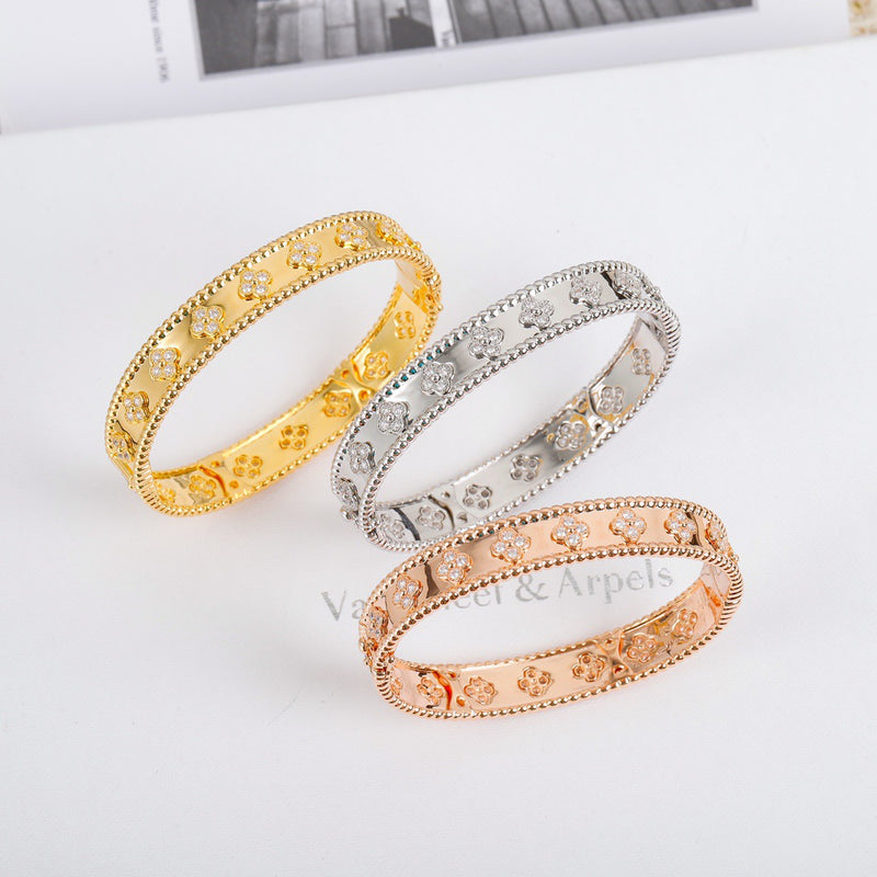 ¡®Lumi¡¯CLOVER BRACELET 8MM DIAMONDS