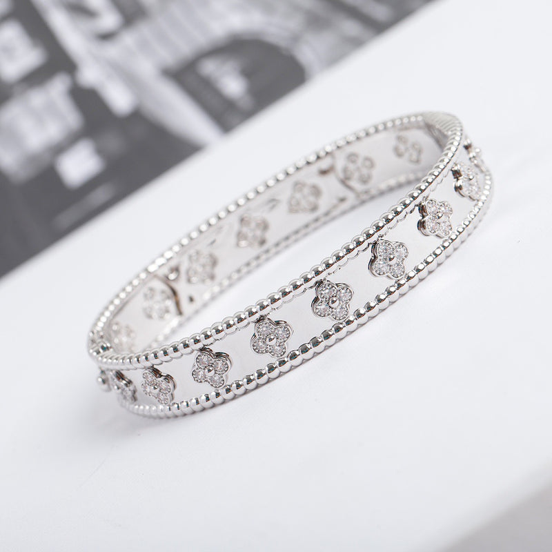 ¡®Lumi¡¯CLOVER BRACELET 8MM DIAMONDS