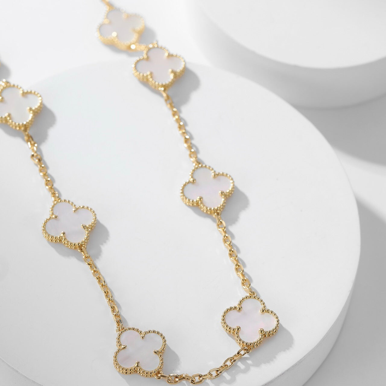 ¡®Lumi¡¯CLOVER 10 MOTIFS WHITE MOTHER OF PEARL NECKLACE