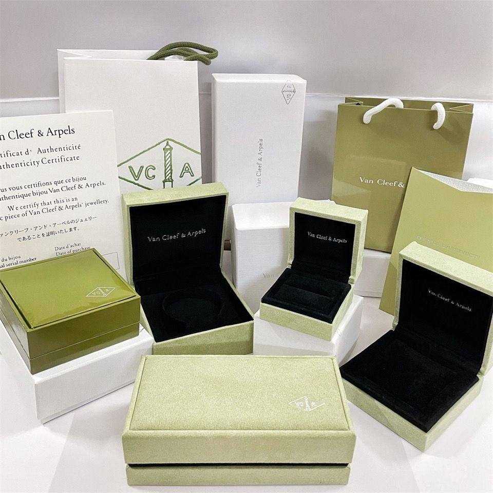 ¡®Lumi¡¯VA CLOVER BRACELET NECKLACE RING BOX GIFT BAG