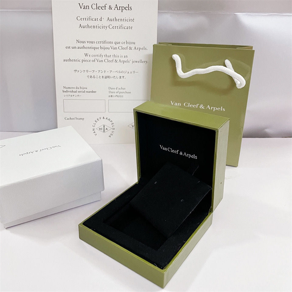 ¡®Lumi¡¯VA CLOVER BRACELET NECKLACE RING BOX GIFT BAG