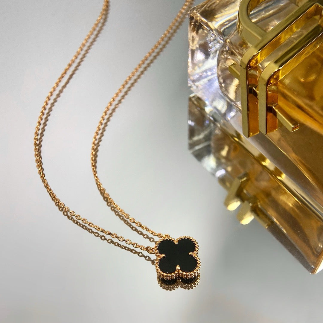 ¡®Lumi¡¯CLOVER 15MM BLACK ONYX SINGLE FLOWER NECKLACE