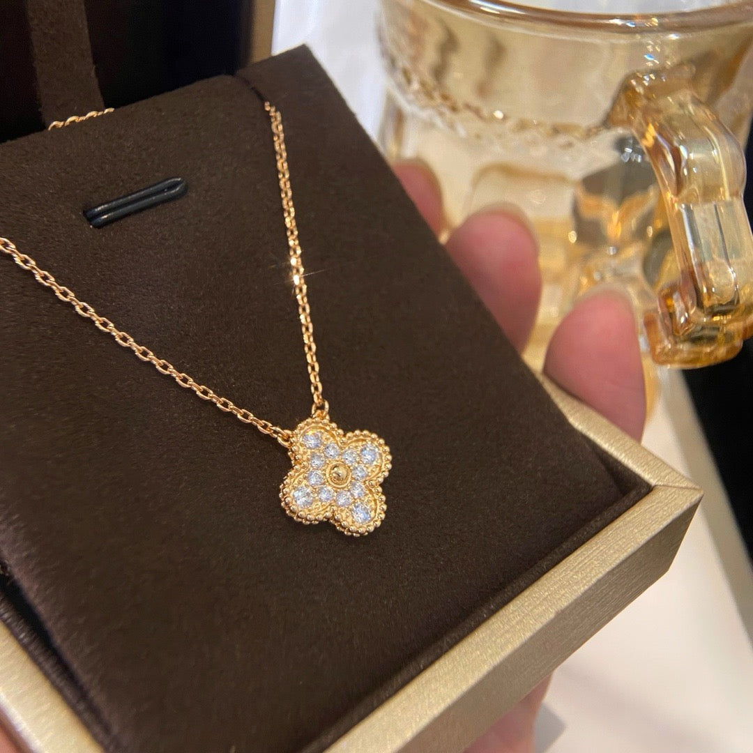 ¡®Lumi¡¯CLOVER 15MM DIAMOND SINGLE FLOWER NECKLACE