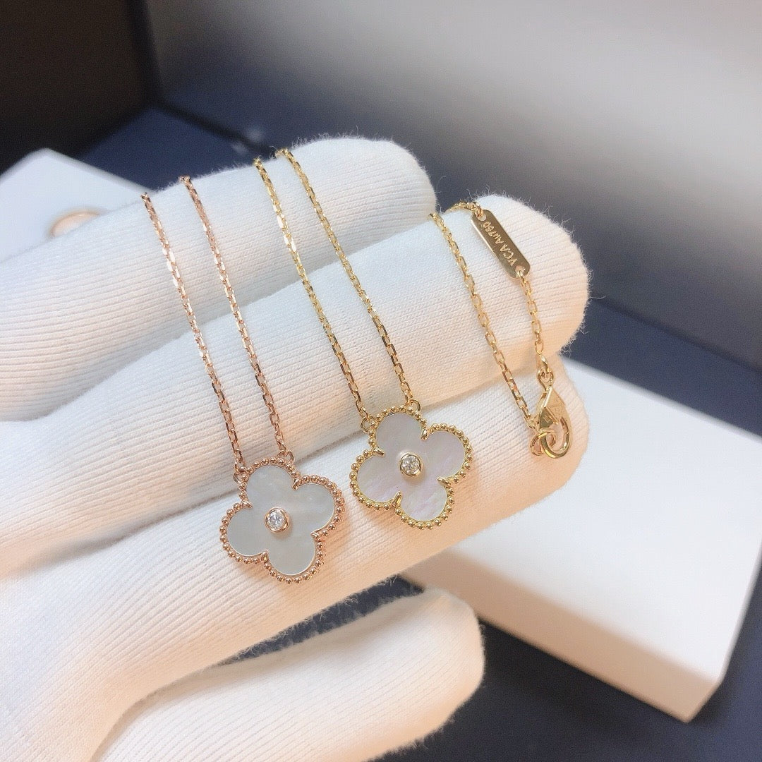¡®Lumi¡¯CLOVER 15MM DIAMOND WHITE FRITILLARIA NECKLACE